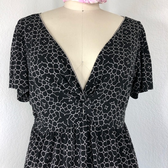 Max Studio V Neck Plunge Geometric Ruffle Sleeve - Picture 2 of 6